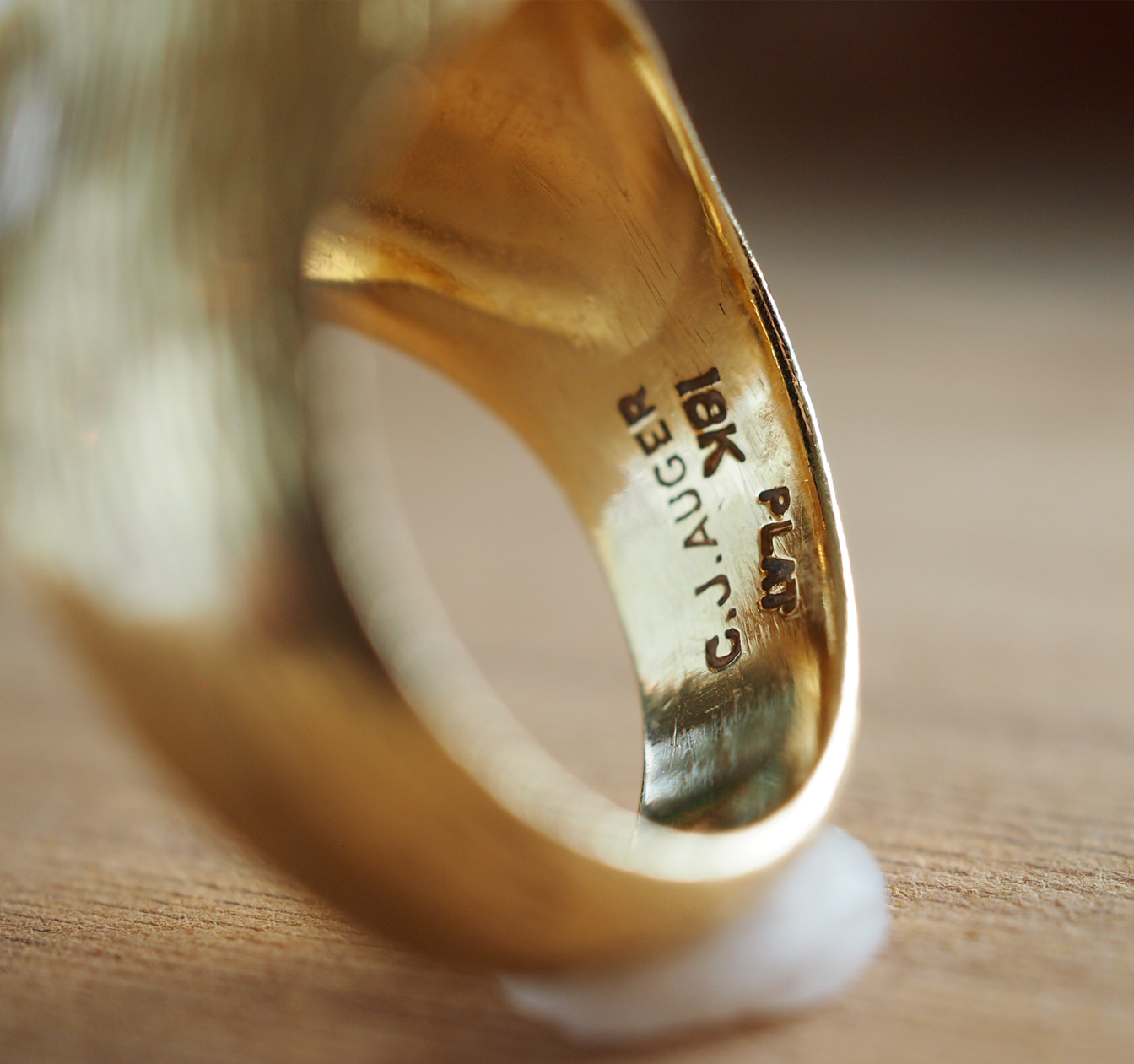 18K Gold and Marquise diamond solitaire ring, 2.80 carat