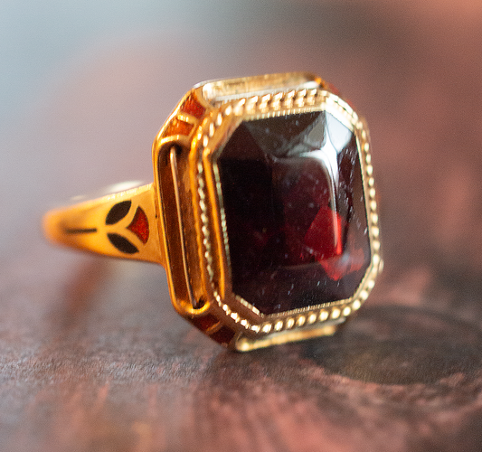 Art Deco 14k Gold Garnet Ring